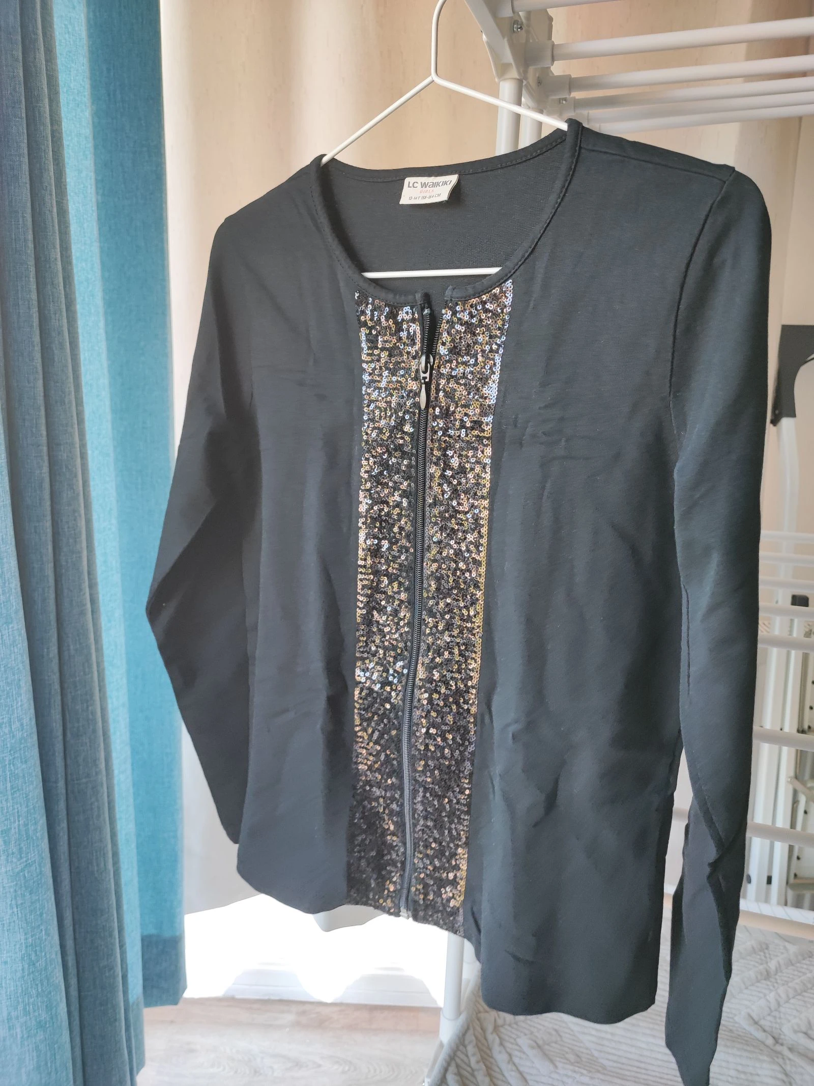 Cardigan veste avec paillettes tenue d'occasion